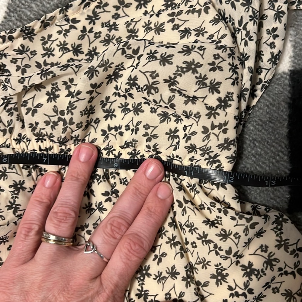 Japna Spaghetti Strap Tie Back Blouse. Size Small. Cream/Tan and Black floral - Picture 11 of 12